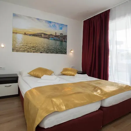 Beachfront Mobile Homes Village * Trogir